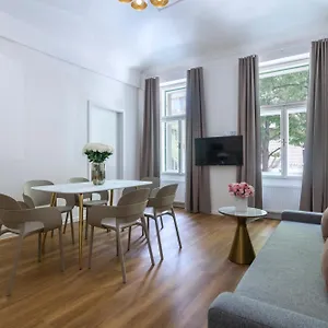 Encore Boutique By Dwellfort Praga